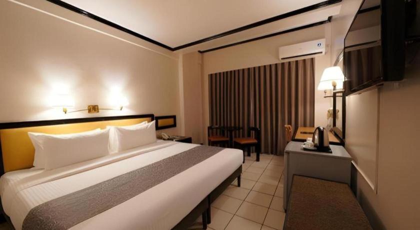 Palm 3* Manila